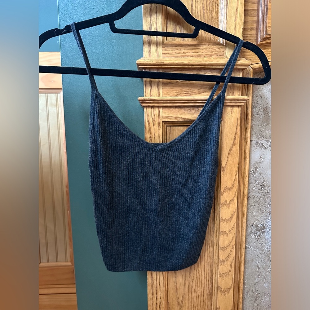 Kendall & Kylie cropped gray tank